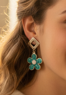 Boucles d’oreilles fleurs bleues en résine UV – Bijoux artisanaux faits main
