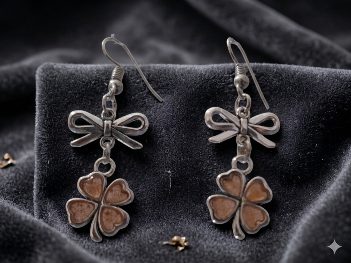 Boucles d'oreilles Pendantes Artisanales - Trèfles à 4 Feuilles en Résine