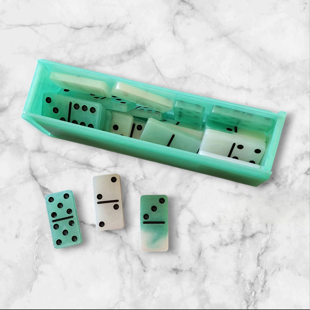 Jeu de Dominos en Résine Époxy dans sa boîte - Fait Main | Élégance et Originalité
