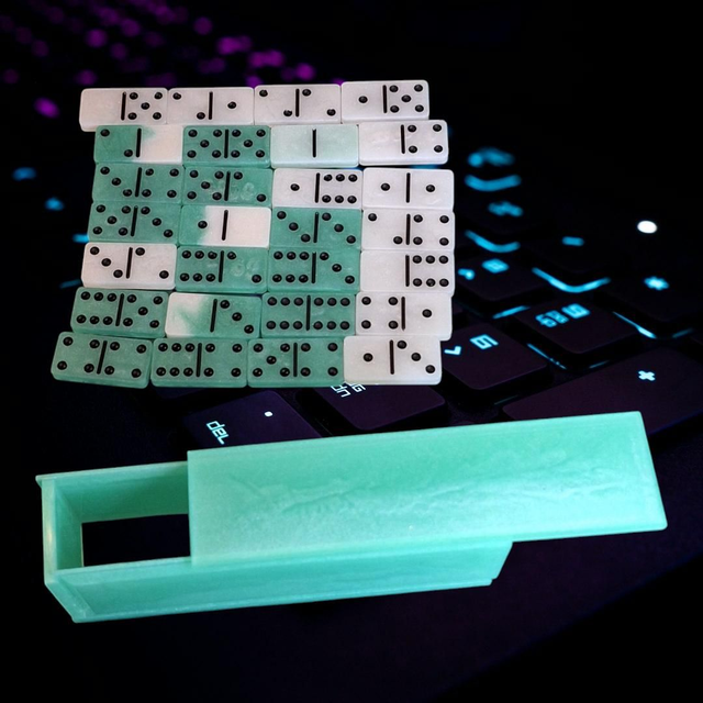 Jeu de Dominos en Résine Époxy dans sa boîte - Fait Main | Élégance et Originalité