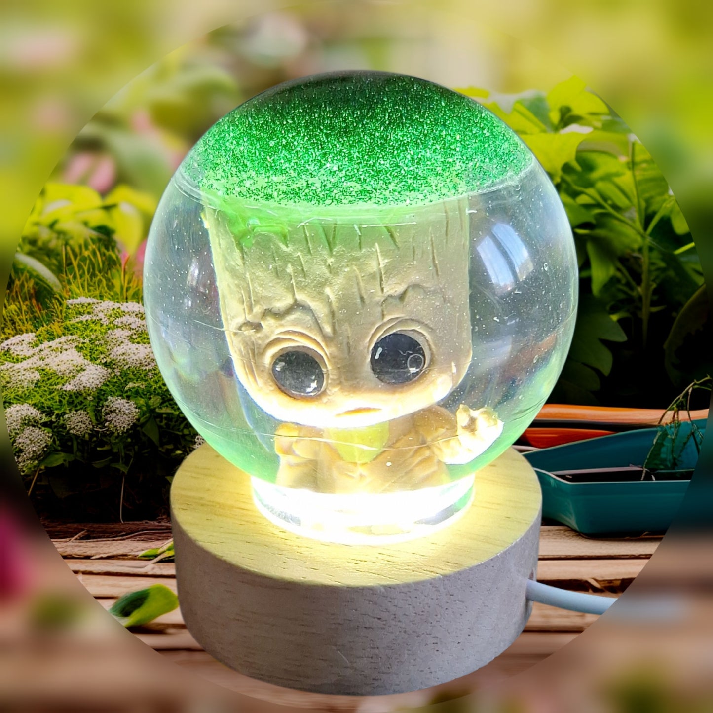 Lampe décorative en résine époxy – Petit gardien de la forêt lumineux 🌱✨