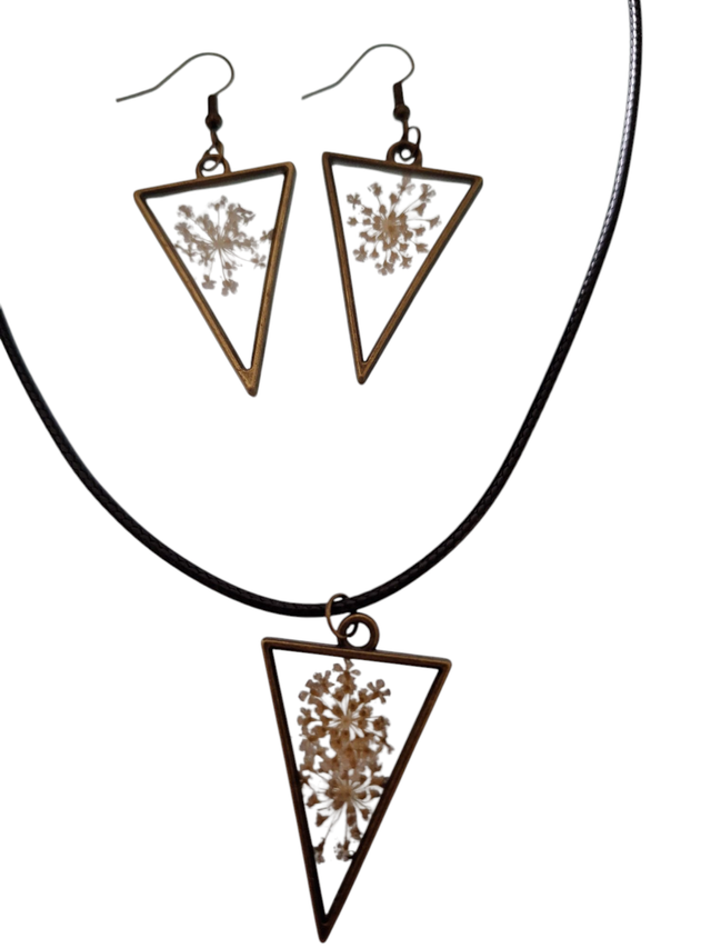 Parure élégante en résine époxy – Inclusion de fleurs séchées