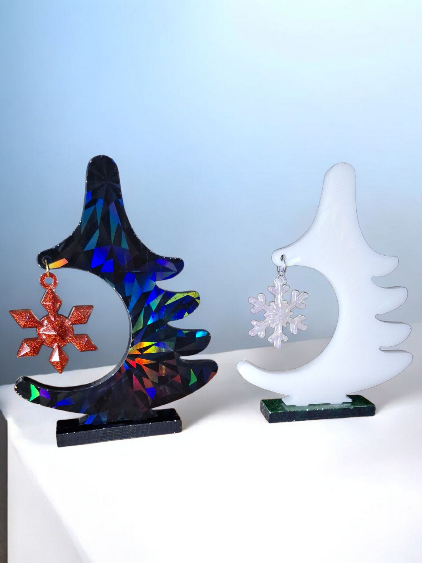 Sapin de Noël Décoratif en Résine Scintillante - Collection Fêtes Holographiques