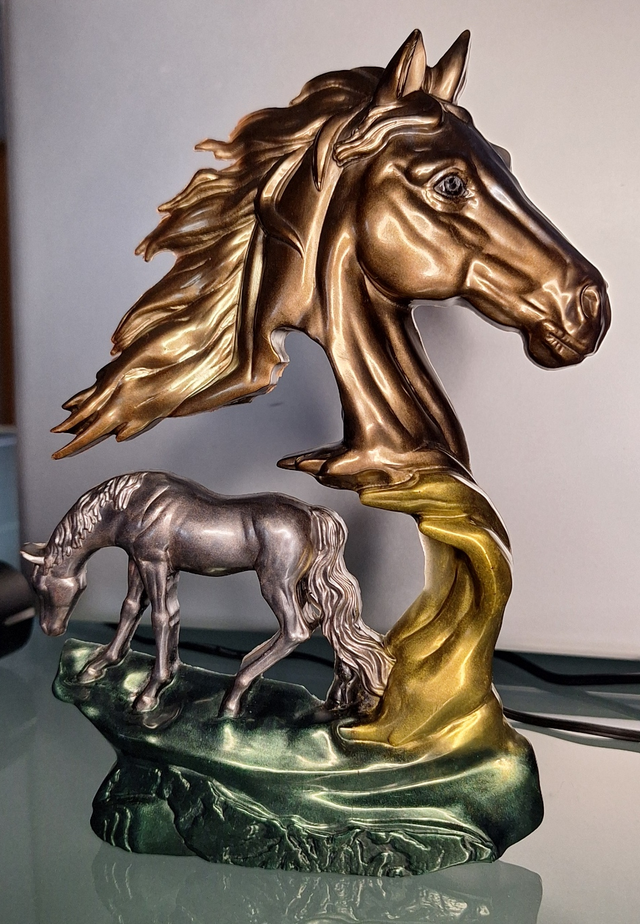 Sculpture Équestre en Résine Époxy Cheval et Poulain – Pièce Unique et Élégante