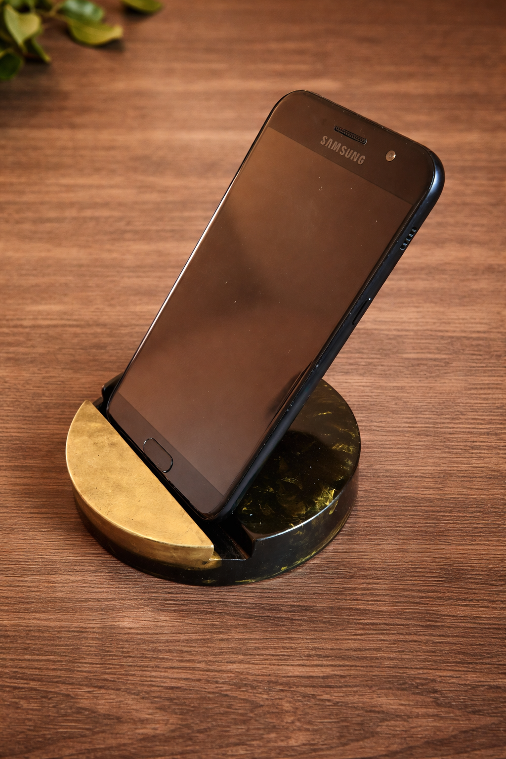 Support de Téléphone Design - Marbre Noir et Or en Résine Artisanale