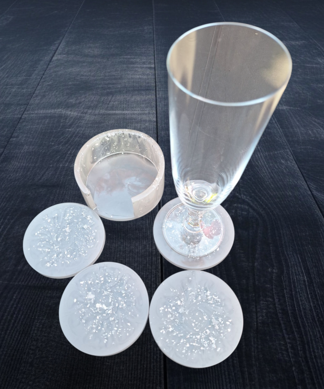Dessous de verre en résine époxy gris scintillant – Élégance artisanale