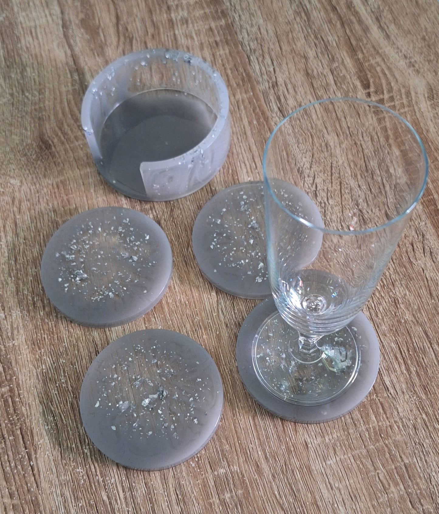 Dessous de verre en résine époxy gris scintillant – Élégance artisanale