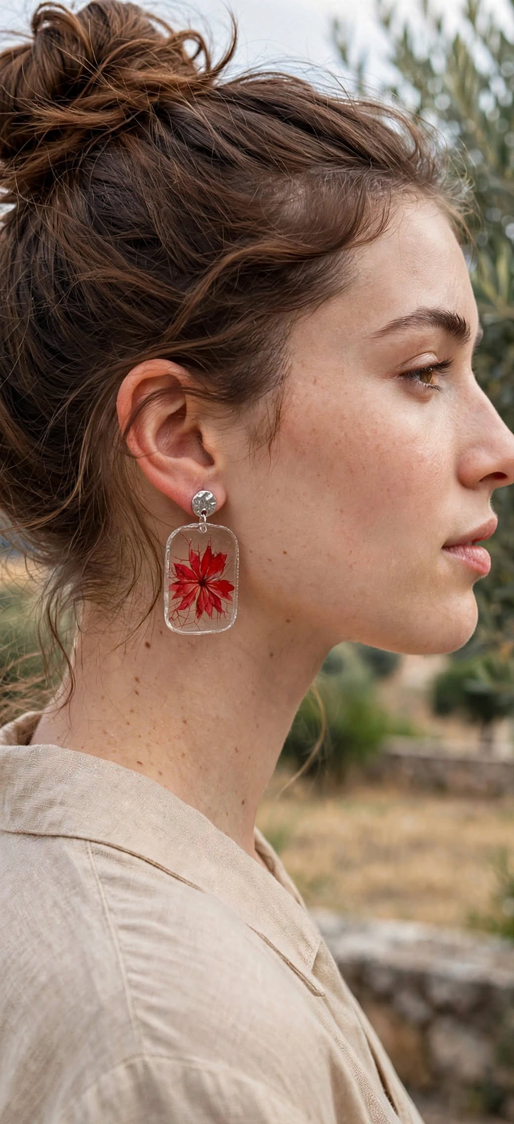 Boucles d'oreilles Fleurs Séchées Rouges fait main – Médaillons Argentés- idée cadeau pour elle