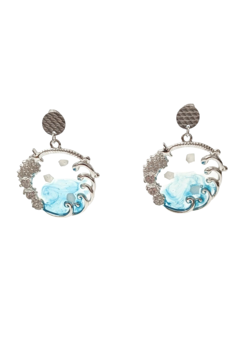 Boucles d’oreilles Vagues en Résine et Métal Argenté – Bijou Artisanal