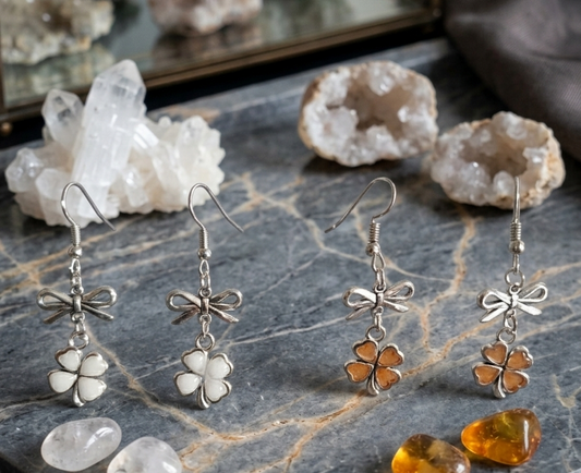 Boucles d'oreilles Pendantes Artisanales - Trèfles à 4 Feuilles en Résine