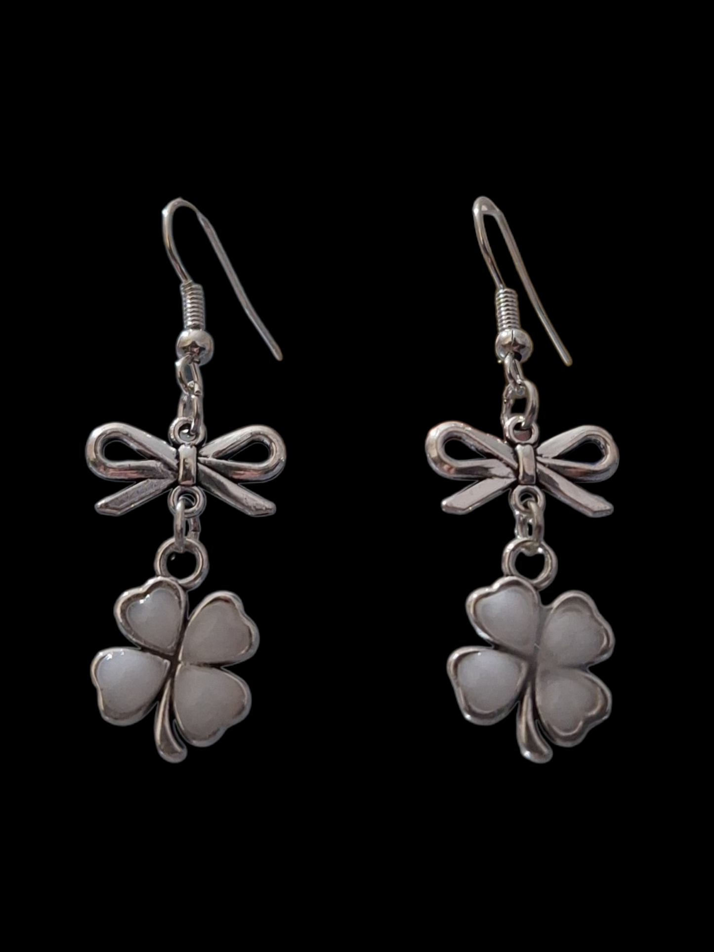 Boucles d'oreilles Pendantes Artisanales - Trèfles à 4 Feuilles en Résine