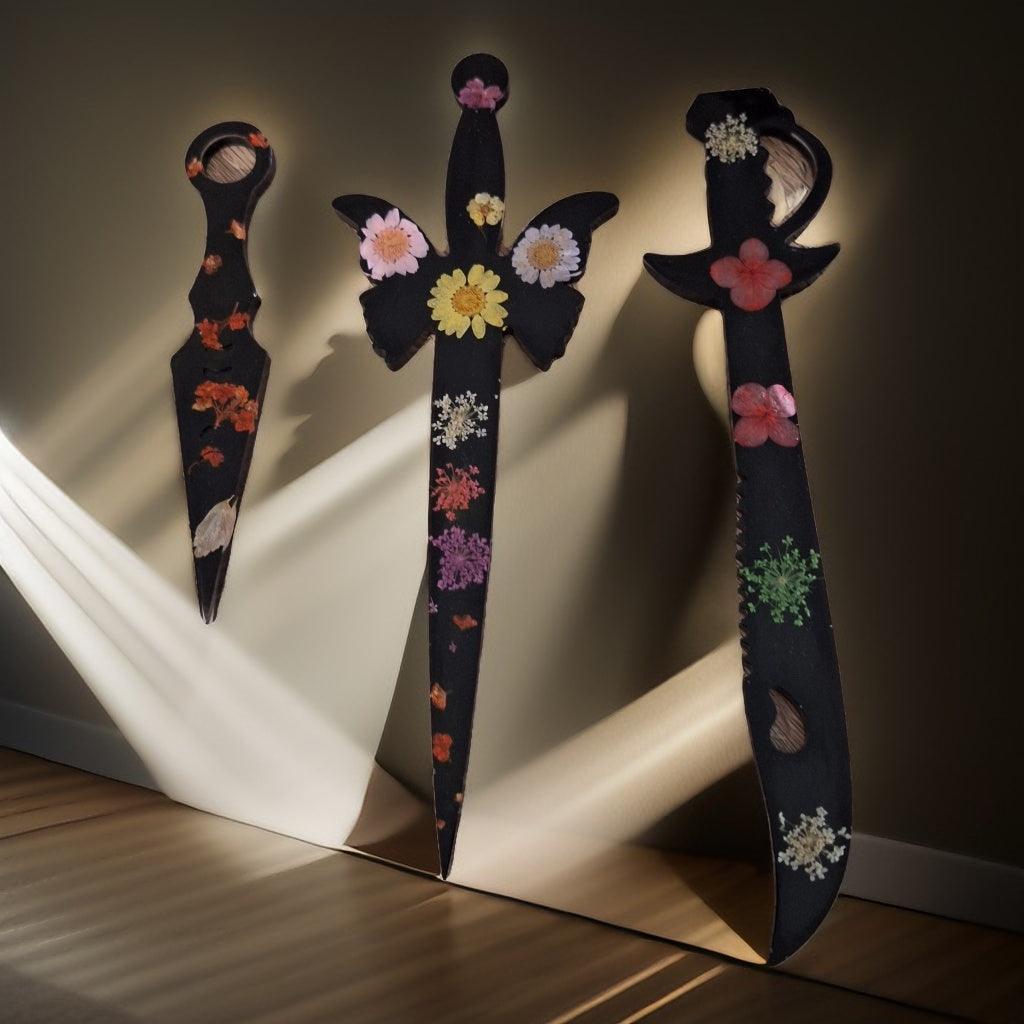 Dagues et Épées en Résine Époxy avec Fleurs Séchées