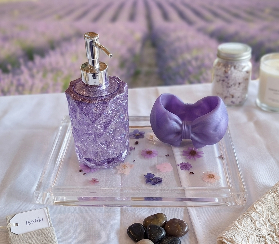 Plateau décoratif en résine époxy violet avec boîtes cœur – Fleurs séchées – Fait main
