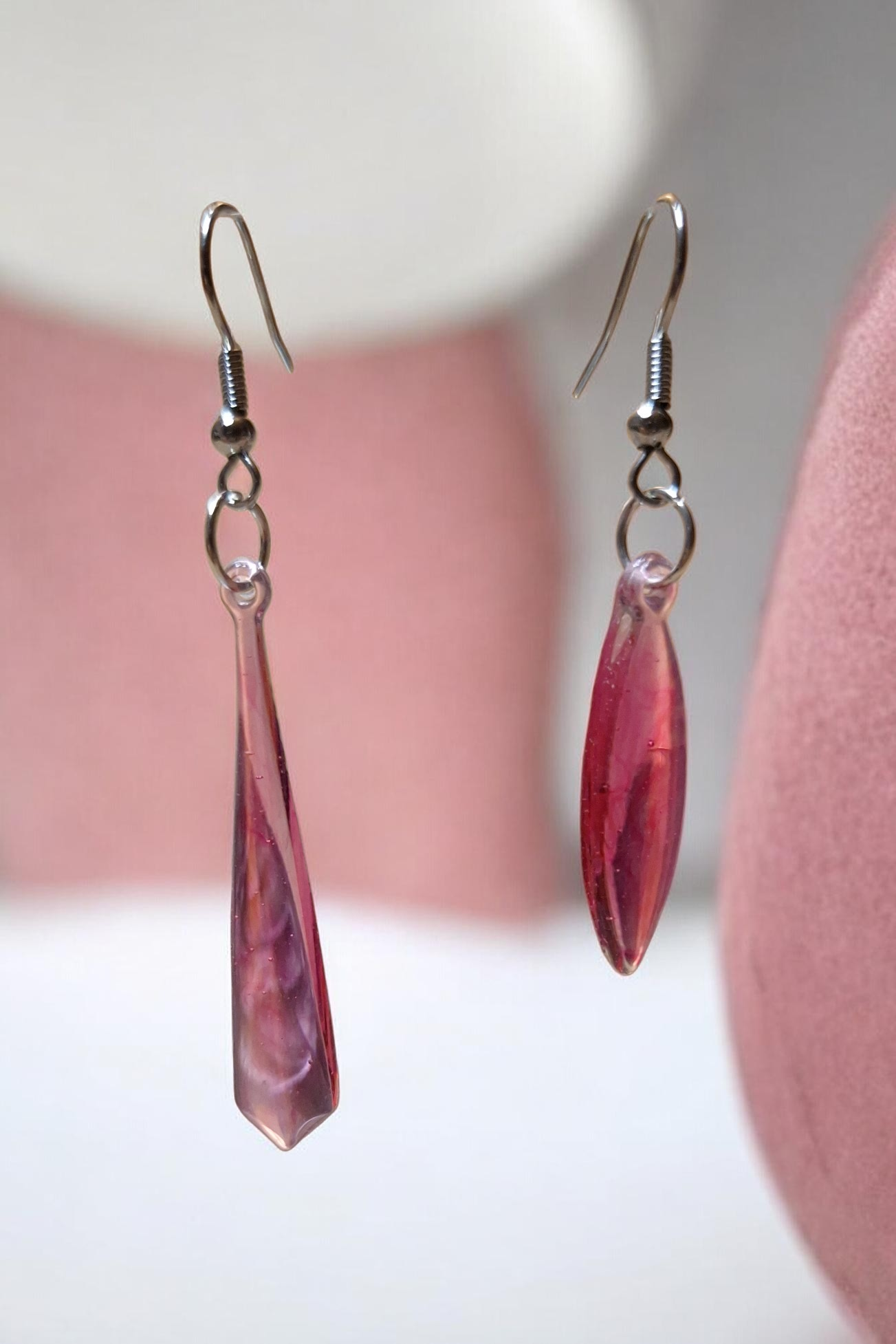 Boucles d'oreilles Pendantes Roses en Résine – Style Contemporain Argenté