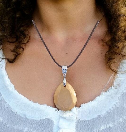 Pendentif Goutte Artisanal en Résine Beige Doré et Poudre de Mica