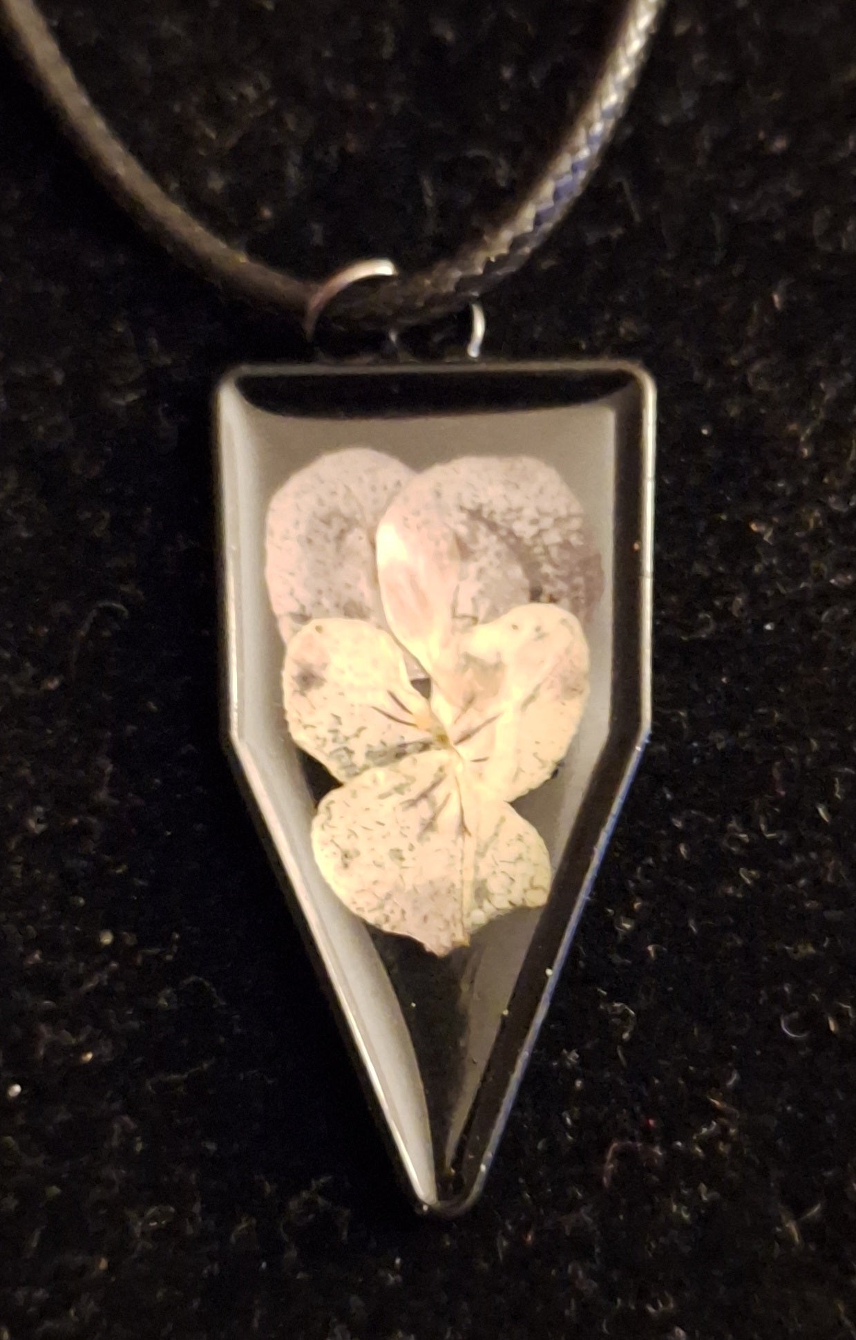 Pendentif Géométrique Losange en Résine Cristalline - Véritable Pensée sans Fond