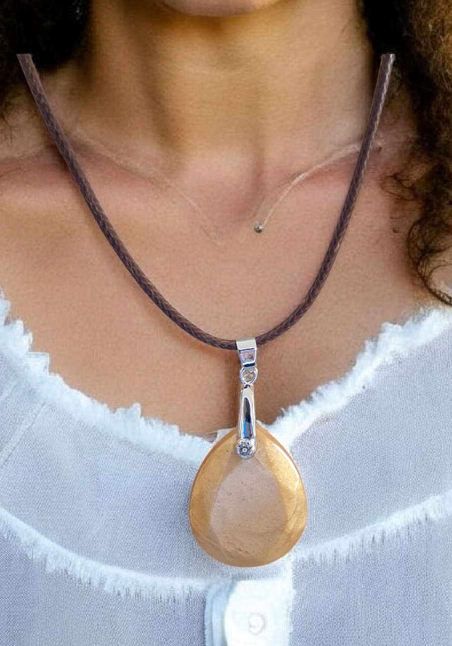 Pendentif Goutte Artisanal en Résine Beige Doré et Poudre de Mica
