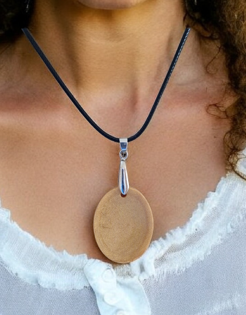Pendentif Ovale Artisanal en Résine Beige Doré et Poudre de Mica