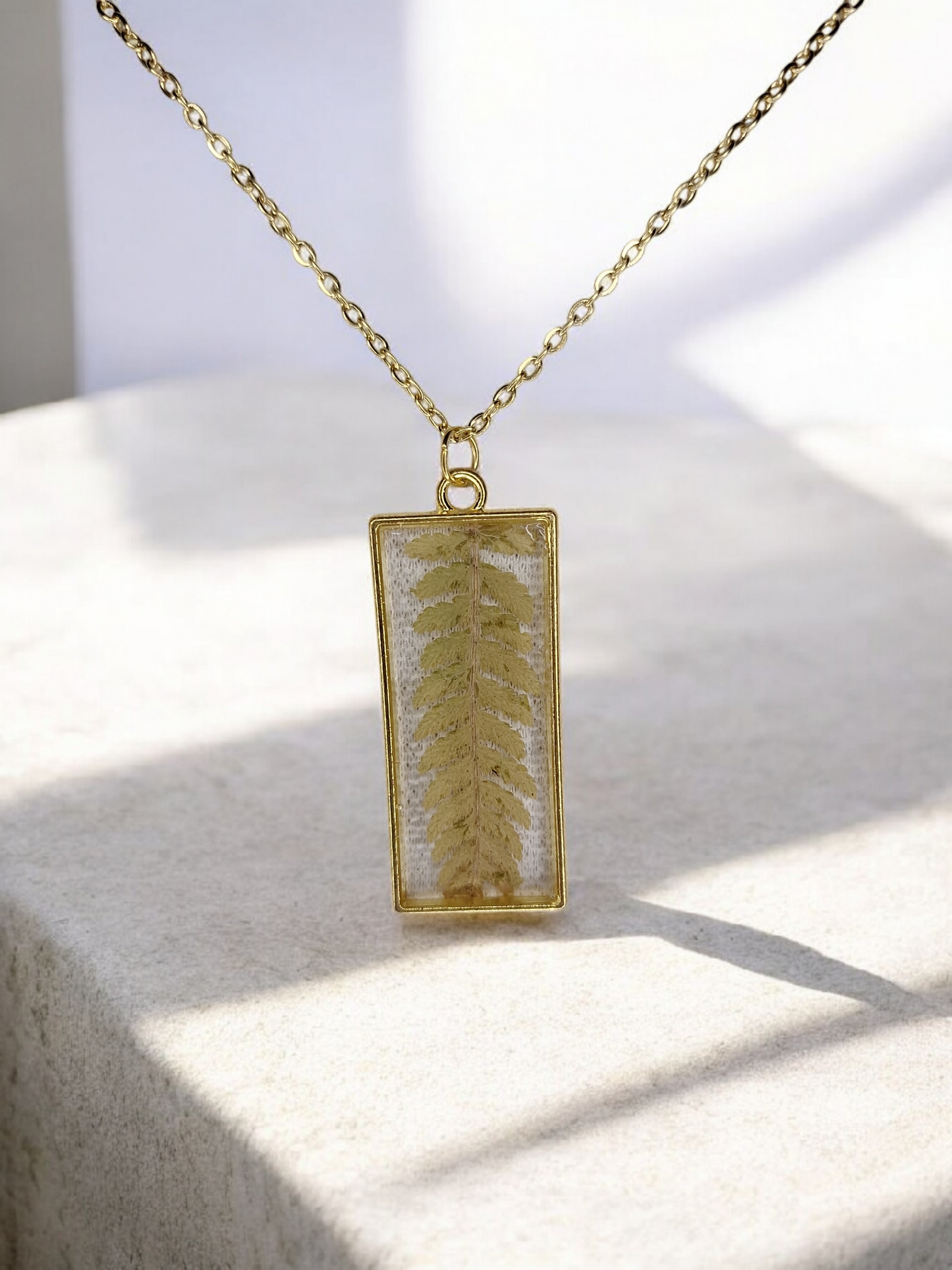 Collier Pendentif Rectangle Doré - Véritable Feuille de Fougère
