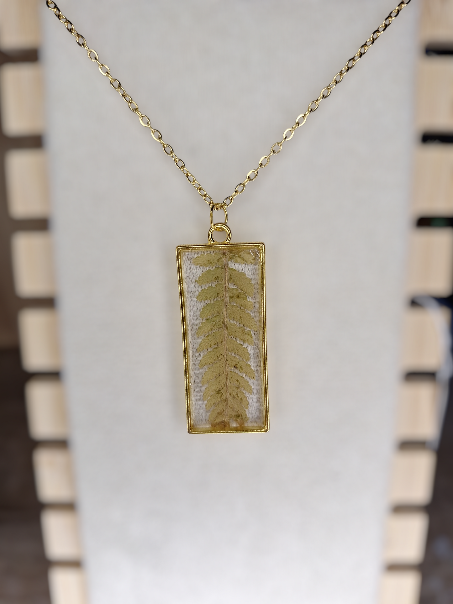 Collier Pendentif Rectangle Doré - Véritable Feuille de Fougère