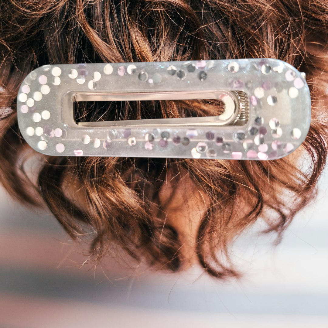 Pince à cheveux artisanale en résine époxy – Fait main