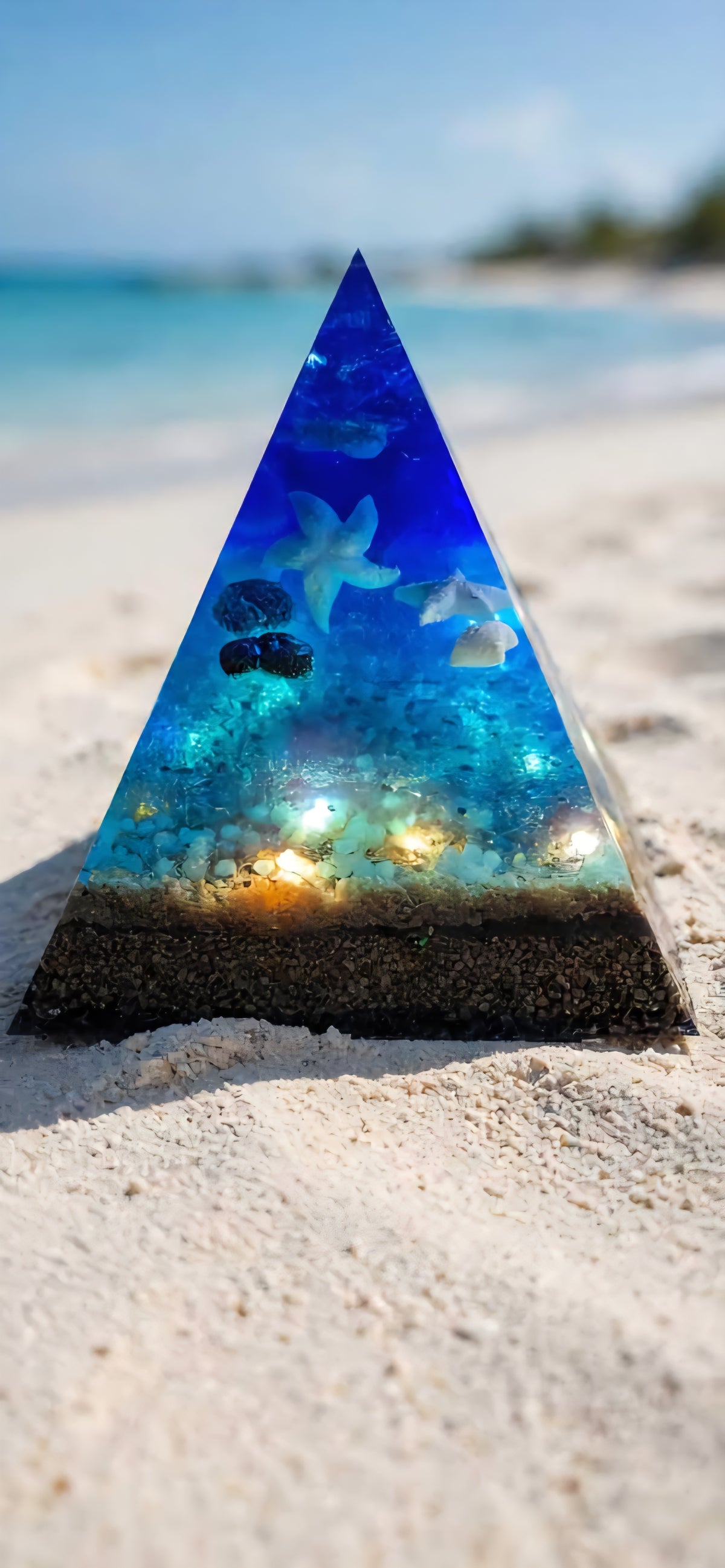 GRANDE PYRAMIDE OCÉAN LUMINEUSE XXL 16cm - 1,344kg - LED INTÉGRÉES - 4 FACES