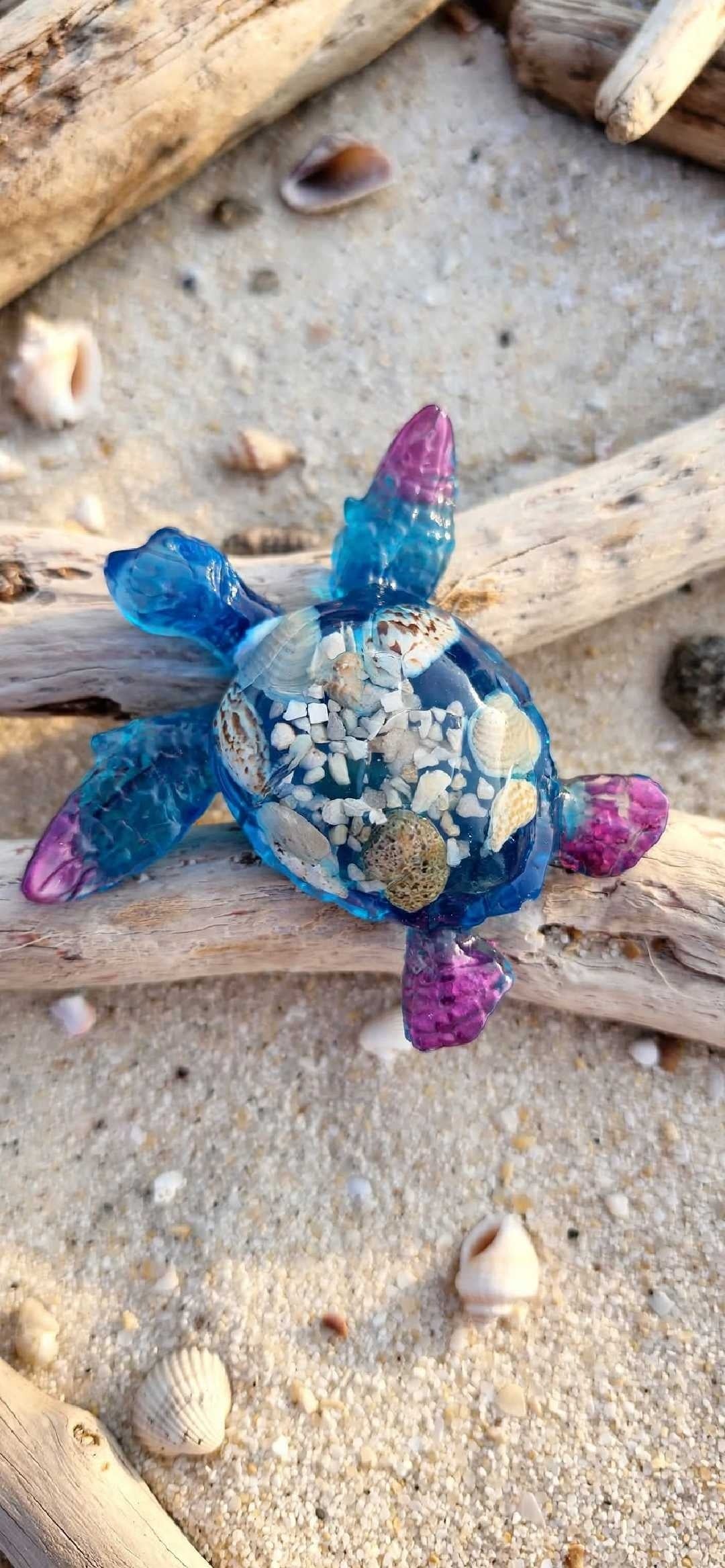 Décoration Tortue Marine Résine Bleue Rose - Coquillages et Graviers