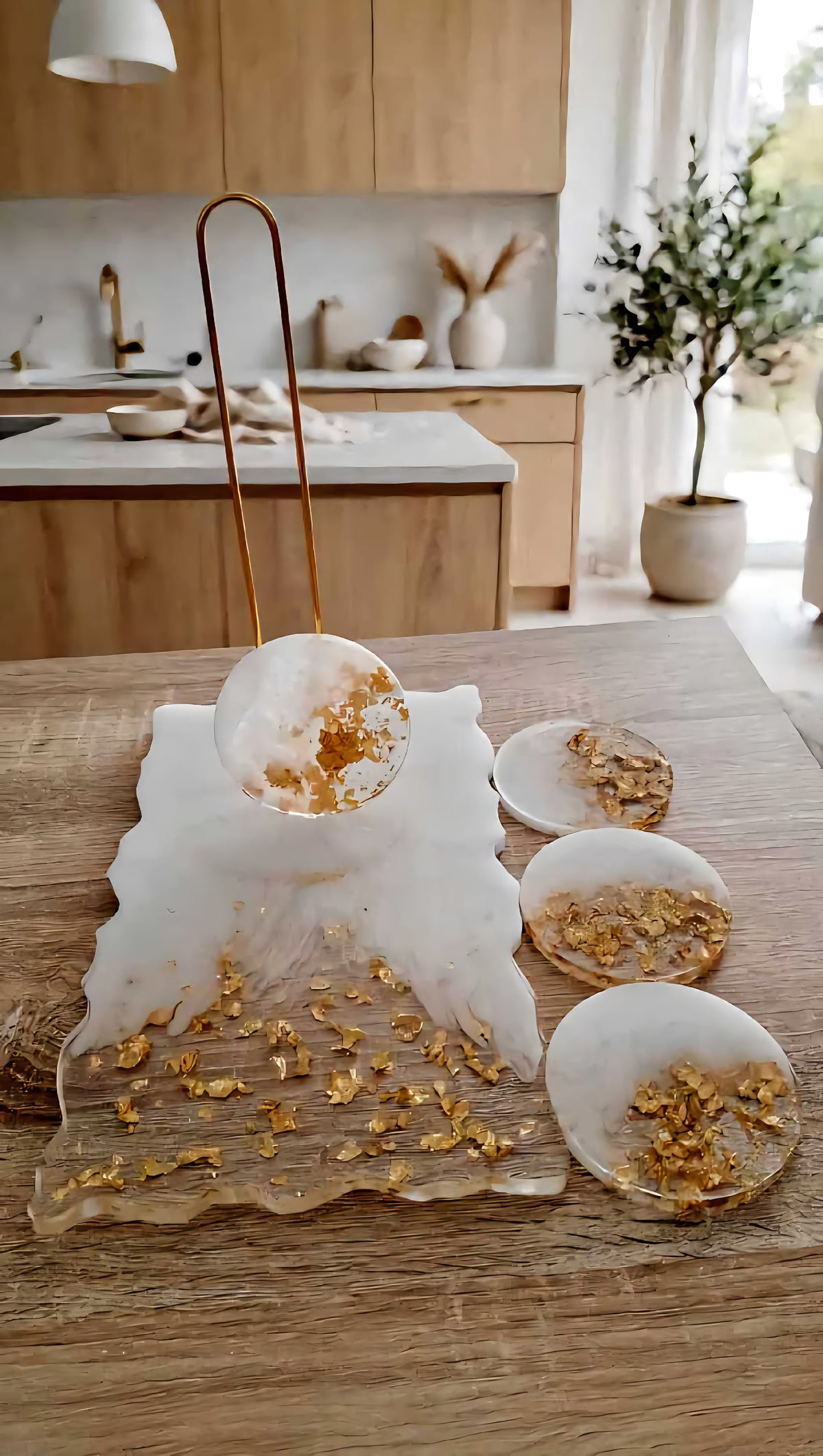 Porte Essuie-Tout Résine Epoxy Blanc et Feuilles d'Or + Plateau + 4 Dessous de Bouteilles Offerts - Fait Main - Résin'éclat